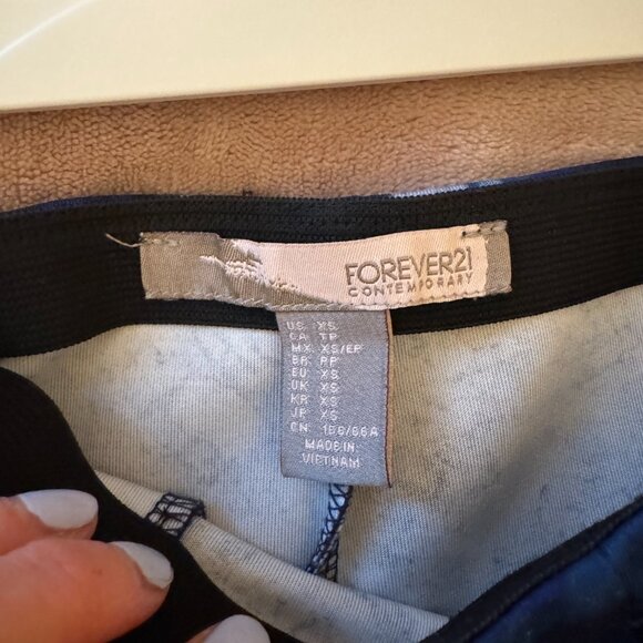 Forever 21 Blue Patterned Skirt - Picture 2 of 3